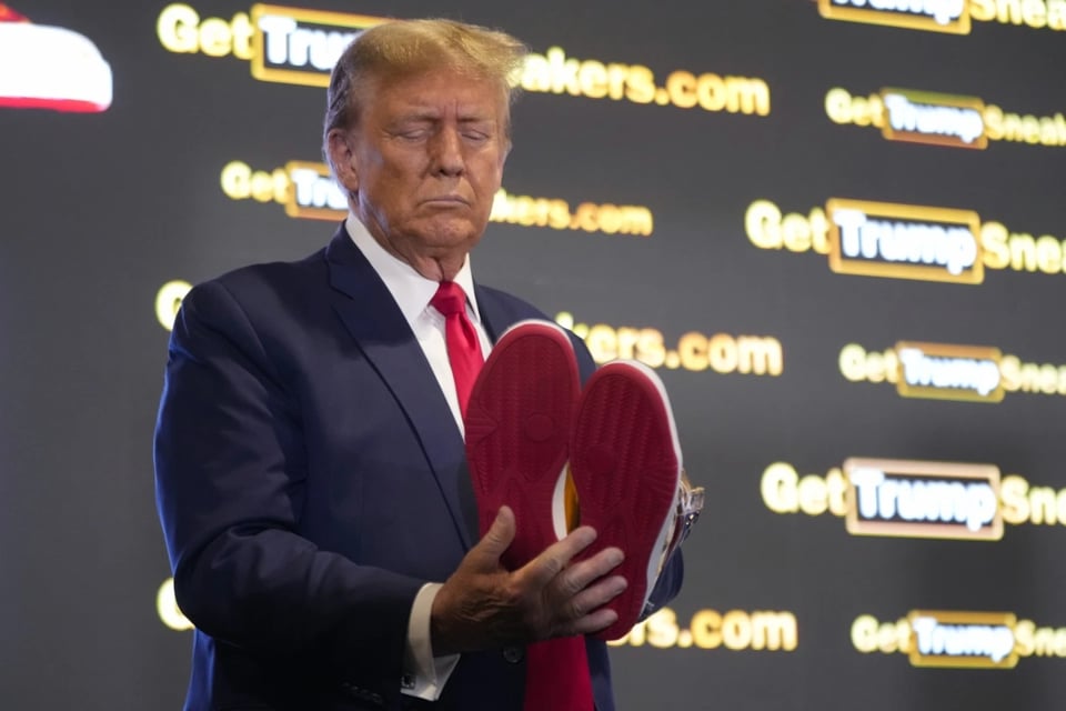 Zapatos deportivos, Donald Trump, venta, dinero, MundoNOW 